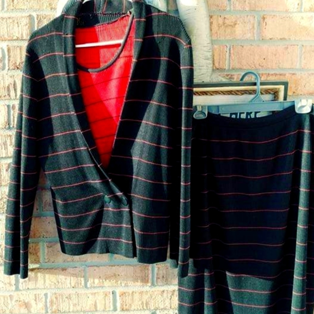 CLASSY THREE PIECE KNIT SET SKIRT SET SIZE 12